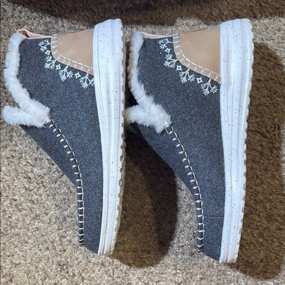 Hey Dude Denny Faux Shearling Gray Fur-Lined Women's Shoes- Unworn - Picture 6 of 11